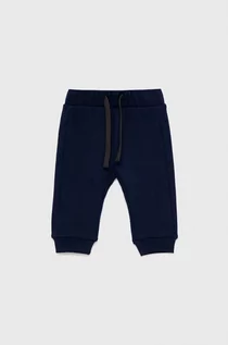 Spodnie i spodenki dla chłopców - Benetton United Colors of United Colors of spodnie bawełniane dziecięce kolor granatowy gładkie - grafika 1