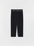 Spodnie i spodenki dla chłopców - Reserved - Eleganckie spodnie z paskiem - czarny - miniaturka - grafika 1