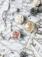 Świece - Duża Świąteczna Świeca Sojowa z Kloszem - Zimowe Zapachy Idealne Na Prezent - miniaturka - grafika 1