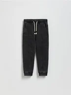 Spodnie i spodenki dla chłopców - Reserved - Jeansy jogger - czarny - miniaturka - grafika 1