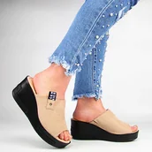 Klapki i japonki damskie - VINCEZA 58291 klapki damskie na koturnie zamszowe beż - miniaturka - grafika 1