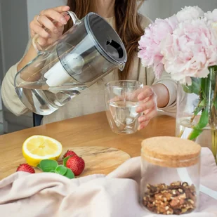 Wessper AquaClassic Crystalline 2,5L Czarny szklany dzbanek filtrujący z 6 wkładami - Dzbanki filtrujące - miniaturka - grafika 10
