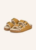 Klapki i japonki damskie - Birkenstock Klapki Arizona Teddy Leve braun - miniaturka - grafika 1