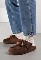 Klapki i japonki damskie - Bordowe Klapki z Imitacji Zamszu Zdobione Koralikami i Wiązaniem Lobbie - miniaturka - grafika 1