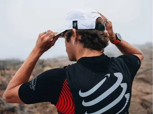 COMPRESSPORT Czapka biegowa 5 PANEL LIGHT CAP white - Czapki i chusty sportowe męskie - miniaturka - grafika 5