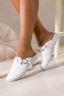 Klapki i japonki damskie - Białe klapki damskie Inblu sanitarne medyczne skórzana wkładka pasek ze srebrną klamrą ZV999998 - miniaturka - grafika 1