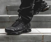 Buty sportowe męskie - Buty Sportowe Męskie Nike Air Max Plus Tn Triple Black Czarne 604133-050 43 - miniaturka - grafika 1