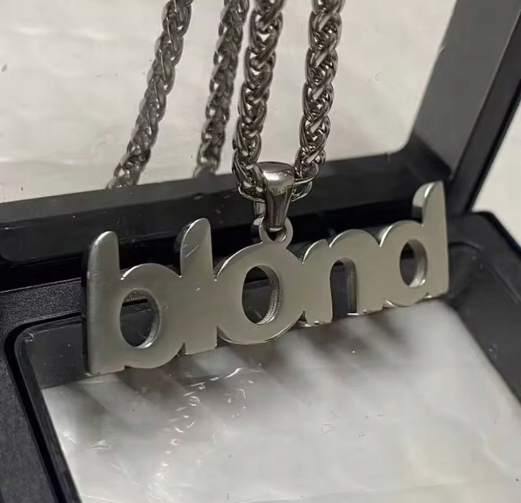Naszyjnik Łańcuszek z Napisem Blond Srebrny Frank Ocean Płyta Blonde Y2K