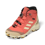 Buty dla chłopców - adidas Terrex Mid GTX K, dziecięce buty do biegania, Coral Fusion Wonder Biały Core Czarny, 38.5 EU - miniaturka - grafika 1