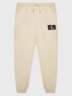 Calvin Klein Jeans Spodnie dresowe IB0IB01505 Beżowy Regular Fit - Spodnie i spodenki dla dziewczynek - miniaturka - grafika 1