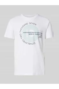 T-shirt o kroju regular fit z dużym napisem z logo - Tom Tailor Denim - Koszulki męskie - miniaturka - grafika 1