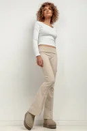 Spodnie sportowe damskie - Spodnie dzwony z dzianiny dresowej z kantem, T414, jasnobeżowe - miniaturka - grafika 1