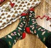 Skarpetki męskie - Skarpetki Świąteczne zielone z piernikami - miniaturka - grafika 1