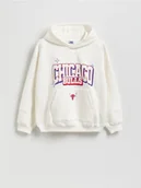 Bluzy dla chłopców - Reserved - Bluza Chicago Bulls NBA - złamana biel - miniaturka - grafika 1