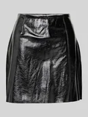 Spódnice - Spódnica mini z imitacji skóry lakierowanej model ‘NELLY’ - miniaturka - grafika 1