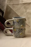 Kubki - Kubek w uśmiechy kobaltowy kropki ciapki ręcznie robiona ceramika kubek - miniaturka - grafika 1