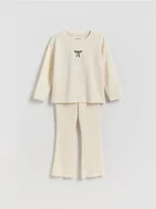 Spodnie i spodenki dla dziewczynek - Reserved - Prążkowany komplet z haftem - kremowy - miniaturka - grafika 1