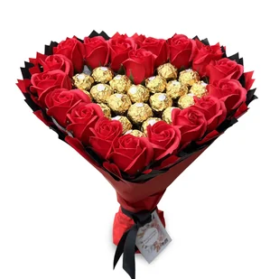 Słodki bukiet w kształcie serca CZERWONY I CZARNY z cukierkami Ferrero Rocher i 18 szt mydlanych róż. Prezent na 18 20 urodziny - Zestawy upominkowe - miniaturka - grafika 1