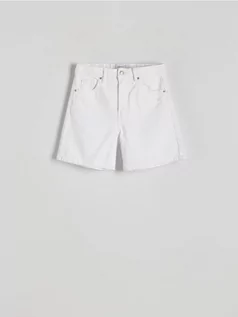 Spodenki damskie - Reserved - Jeansowe szorty z przetarciami - biały - grafika 1