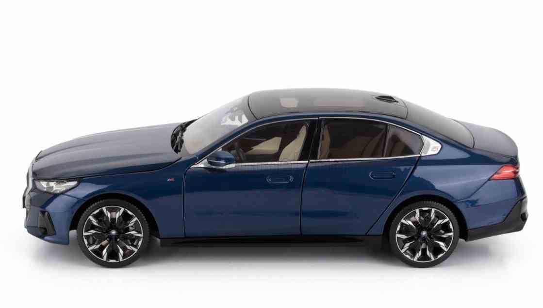 Bmw 5Series I5 (G60) Blue 2023 , 1:18 Minichamps 110023400