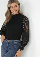 Swetry damskie - Czarny Sweter z Prążkowanej Dzianiny z Koronkowymi Rękawami Victoriah - miniaturka - grafika 1