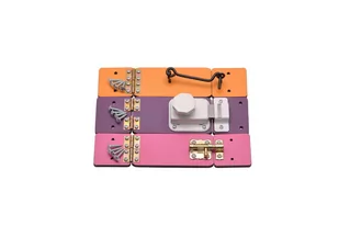 Zestaw kolorowych drzwi z zasuwkami do tablicy manipulacyjnej. - Zabawki interaktywne dla dzieci Zestaw kolorowych drzwi z zasuwkami do tablicy manipulacyjnej. - Zabawki interaktywne dla dzieci - miniaturka - grafika 1