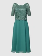 Sukienki - Sukienka koktajlowa o długości do kolan z efektem podpalenia - miniaturka - grafika 1