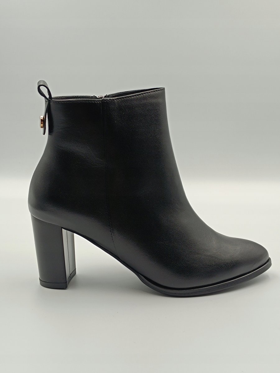 Czarne klasyczne skórzane botki polska marka PULSO r. 37