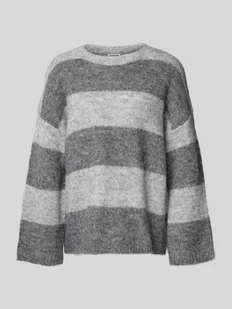 Sweter z dzianiny o kroju oversized z prążkowanymi wykończeniami model ‘SUTTON’ - Swetry damskie - miniaturka - grafika 1