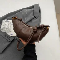 Torebki damskie - Mała skórzana torebka rogalik - Brązowy - miniaturka - grafika 1