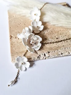Naszyjnik ślubny białe kwiaty - Naszyjniki Naszyjnik ślubny białe kwiaty - Naszyjniki - miniaturka - grafika 1
