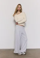 Swetry damskie - Stradivarius Sweter dzianinowy asymetryczny Ecru M - miniaturka - grafika 1