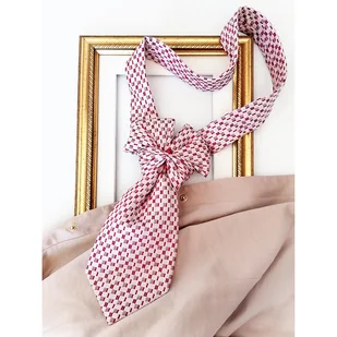 Kokardowy naszyjnik w odcieniach czerwieni, jedwab - Naszyjniki Kokardowy naszyjnik w odcieniach czerwieni, jedwab - Naszyjniki - miniaturka - grafika 1