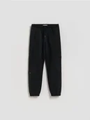 Spodnie i spodenki dla chłopców - Reserved - Bawełniane spodnie jogger - czarny - miniaturka - grafika 1