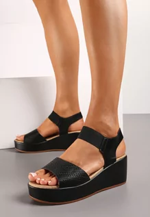 Sandały damskie - Czarne Wsuwane Klasyczne Sandały na Koturnie Tesasue - grafika 1
