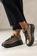 Półbuty damskie - Metaliczne sneakersy skórzane damskie buty sportowe na platformie złote serce na języku sznurowane PRODUKT POLSKI Casu 8201 - miniaturka - grafika 1