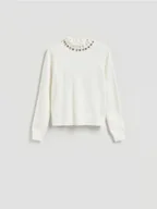 Swetry damskie - Reserved - Sweter z ozdobną aplikacją - kremowy - miniaturka - grafika 1