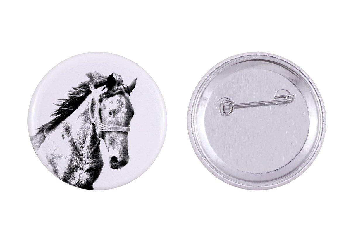 Mustang - ozdoba koszuli, przypinka do torby, idealny prezent z możliwościa dodanie swojej grafiki marki Art-Dog