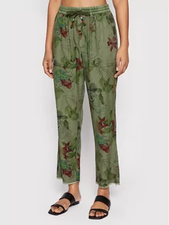 Spodnie damskie - Desigual Spodnie materiałowe DISNEY Mickey Camo Flowers 22SWPW23 Zielony Regular Fit - grafika 1