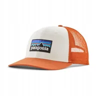 Czapki i chusty sportowe męskie - Czapka z daszkiem Patagonia Trucker Hat P-6 Logo White w/Redtail Rust - miniaturka - grafika 1