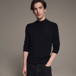 Swetry męskie - Reserved - Gładki sweter z półgolfem - Czarny - grafika 1