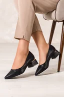 Czółenka - Czarne czółenka damskie na niskim ozdobnym klocu skórzana wkładka wzór wężowy Casu ER24WX13-BS - miniaturka - grafika 1