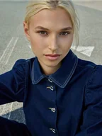 Moda i Uroda OUTLET - Reserved - Jeansowa koszula z ozdobnymi guzikami - granatowy - miniaturka - grafika 1