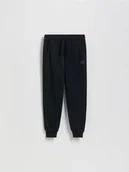 Spodnie i spodenki dla chłopców - Reserved - Joggery z bawełną - czarny - miniaturka - grafika 1