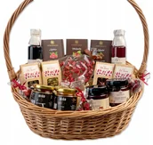 Zestawy upominkowe - Wiklinowy kosz prezentowy, delikatesowy z herbatami i słodyczami od serca - miniaturka - grafika 1
