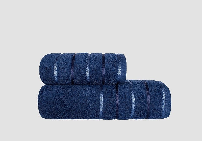 Ręcznik kąpielowy z bawełny w ozdobne paski Fresh 50x90cm granatowy