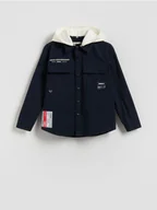 Bluzki dla chłopców - Reserved - Bawełniana koszula z kapturem - granatowy - miniaturka - grafika 1