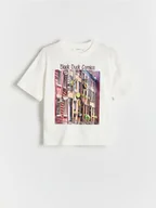 Koszulki dla chłopców - Reserved - Bawełniany t-shirt z nadrukiem - złamana biel - miniaturka - grafika 1