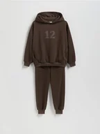 Bluzy dla chłopców - Reserved - Dzianinowy komplet z bawełną - ciemnobrązowy - miniaturka - grafika 1