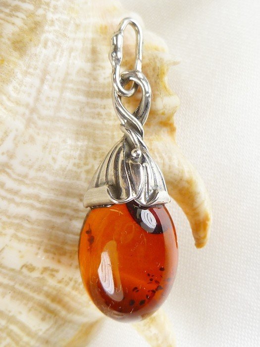 Wisiorek srebrny z bursztynem 621-73